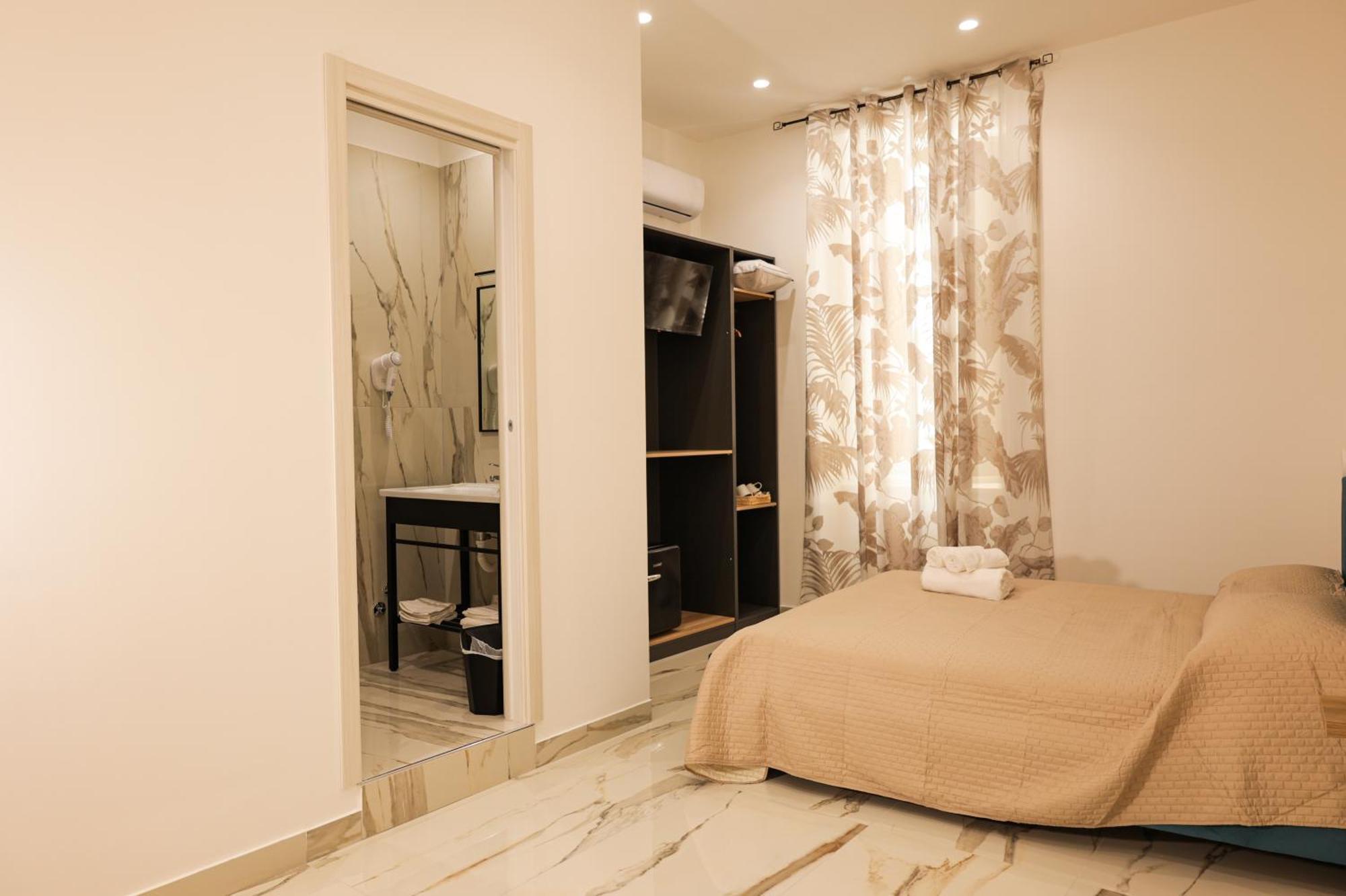Napoli Station Rooms ภายนอก รูปภาพ